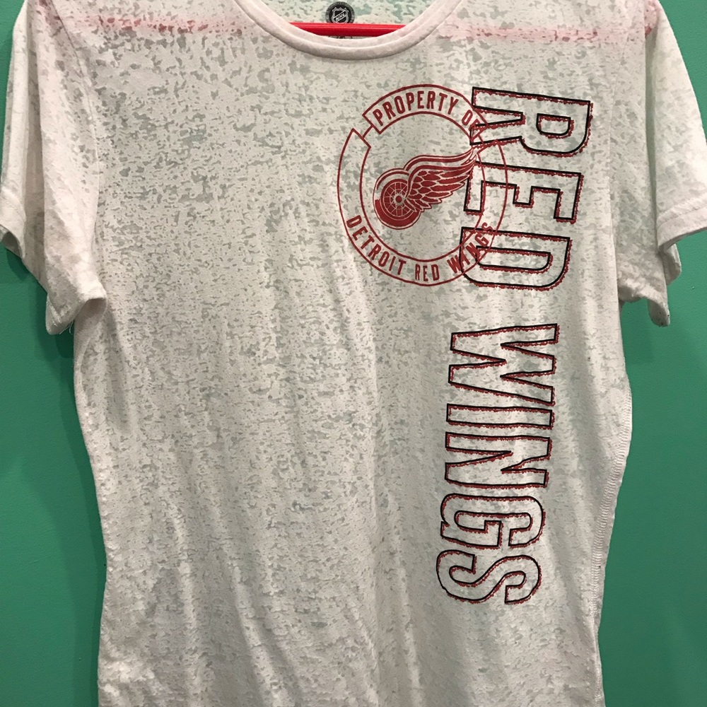 Women’s/Junior’s Red Wings T-shirt!